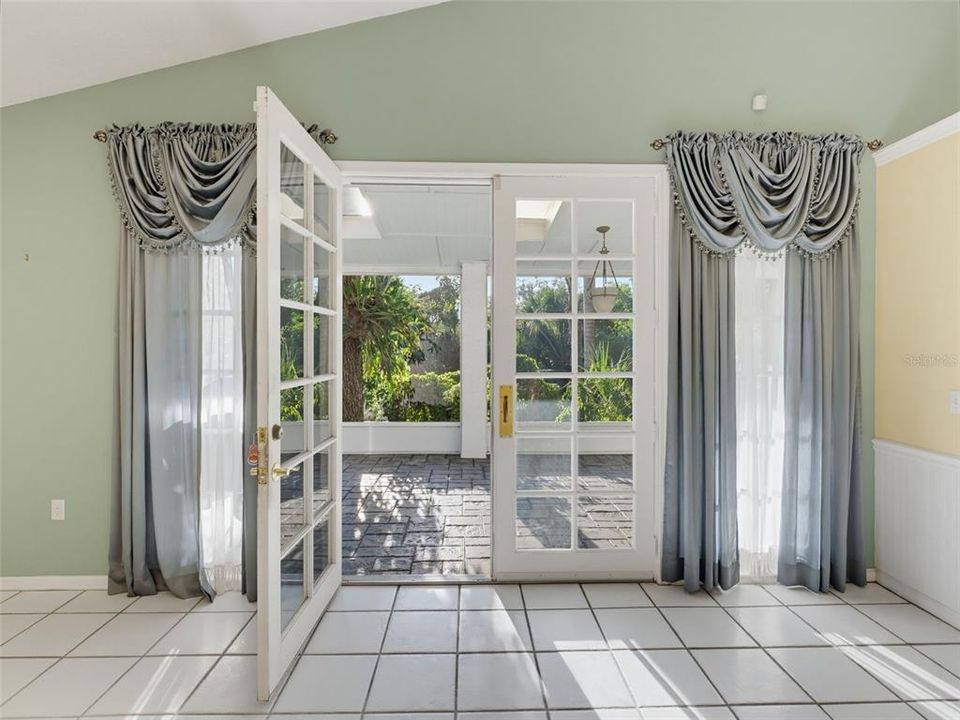 For Sale: $320,000 (2 beds, 2 baths, 1748 Square Feet)