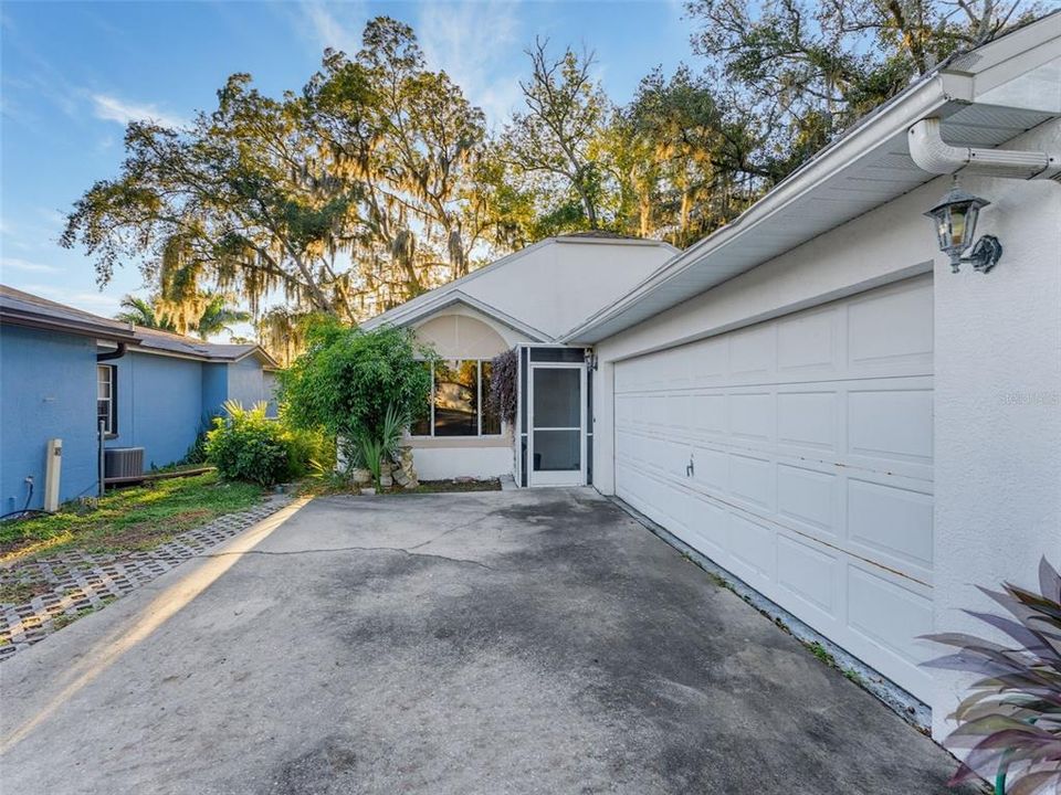 For Sale: $320,000 (2 beds, 2 baths, 1748 Square Feet)