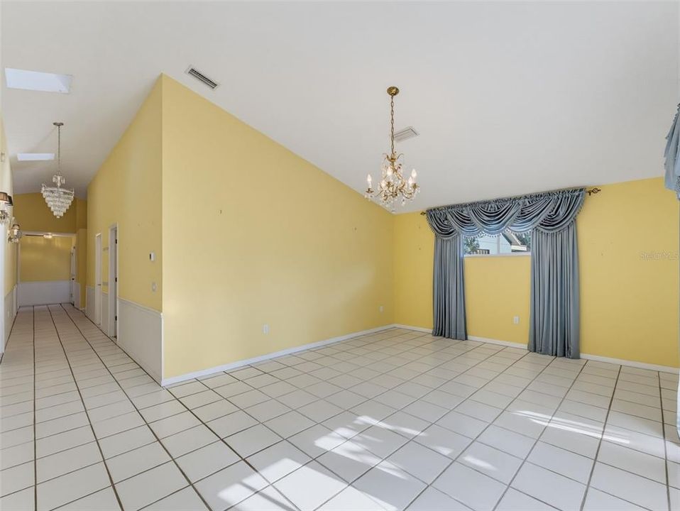 For Sale: $320,000 (2 beds, 2 baths, 1748 Square Feet)