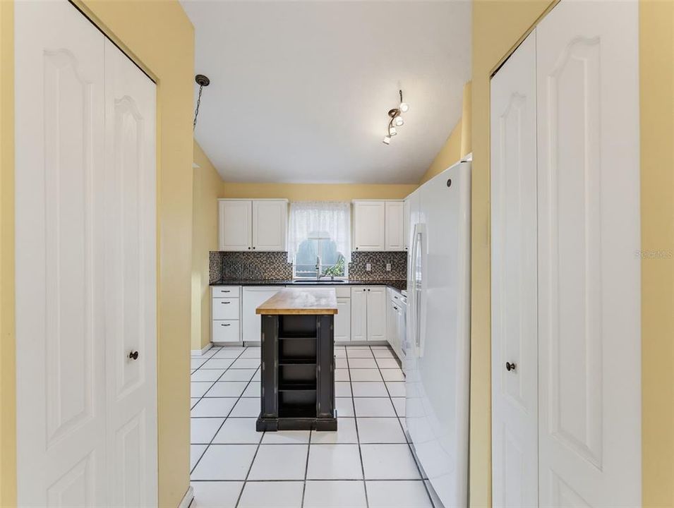 For Sale: $320,000 (2 beds, 2 baths, 1748 Square Feet)