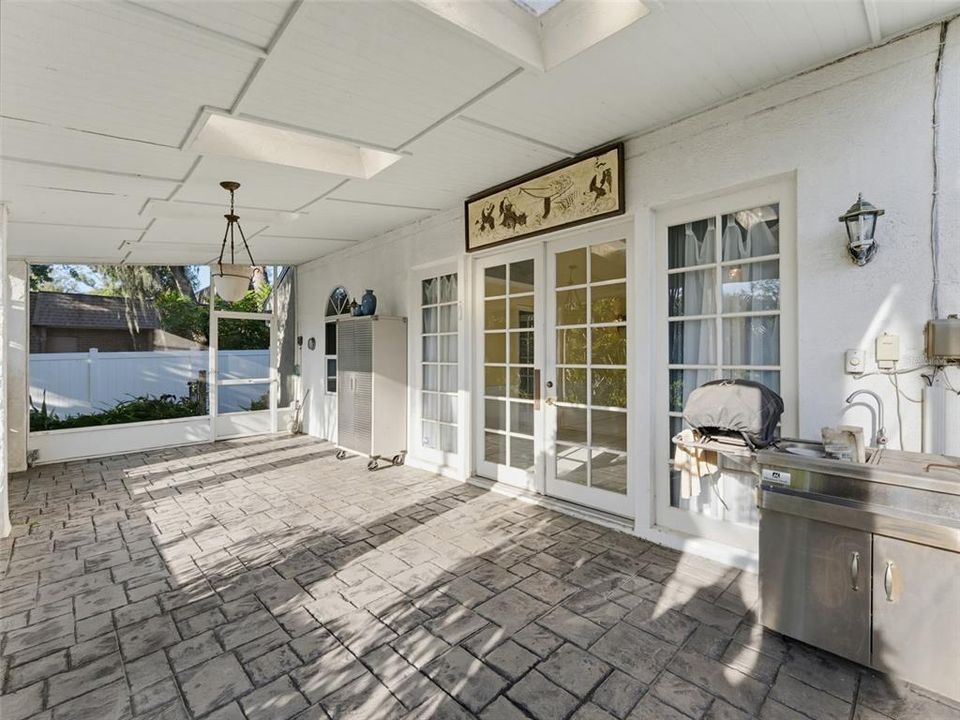 For Sale: $320,000 (2 beds, 2 baths, 1748 Square Feet)