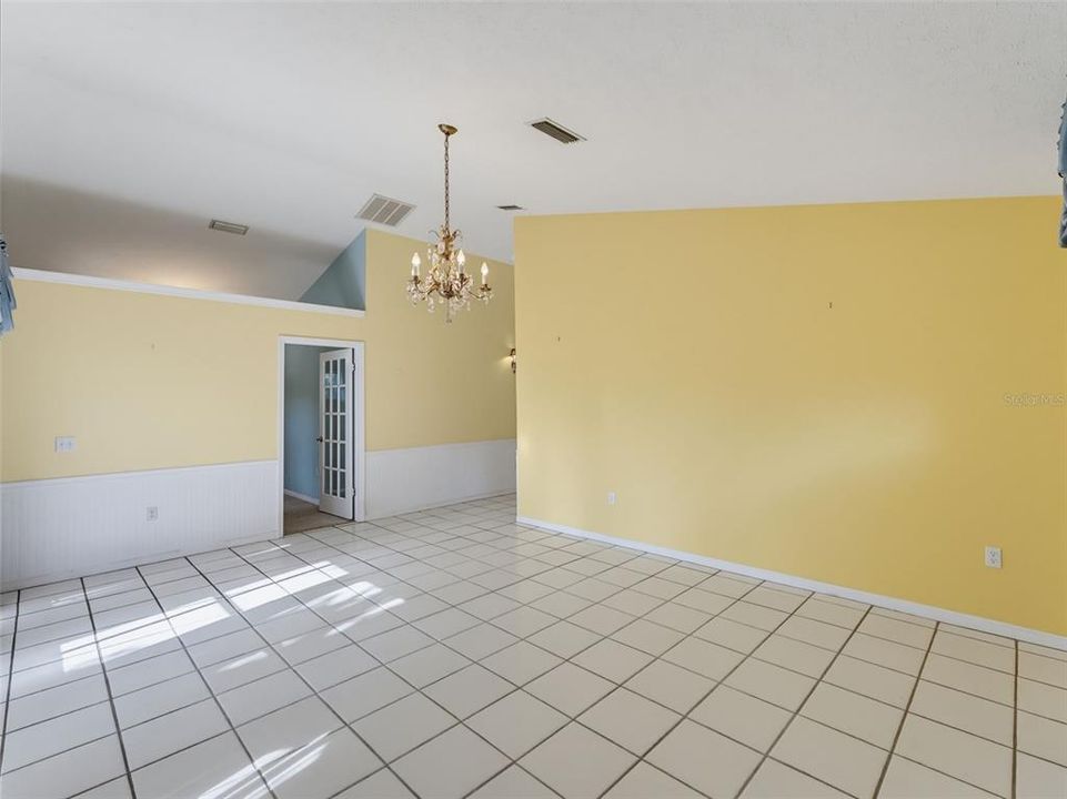 For Sale: $320,000 (2 beds, 2 baths, 1748 Square Feet)