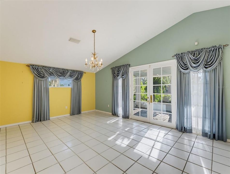 For Sale: $320,000 (2 beds, 2 baths, 1748 Square Feet)