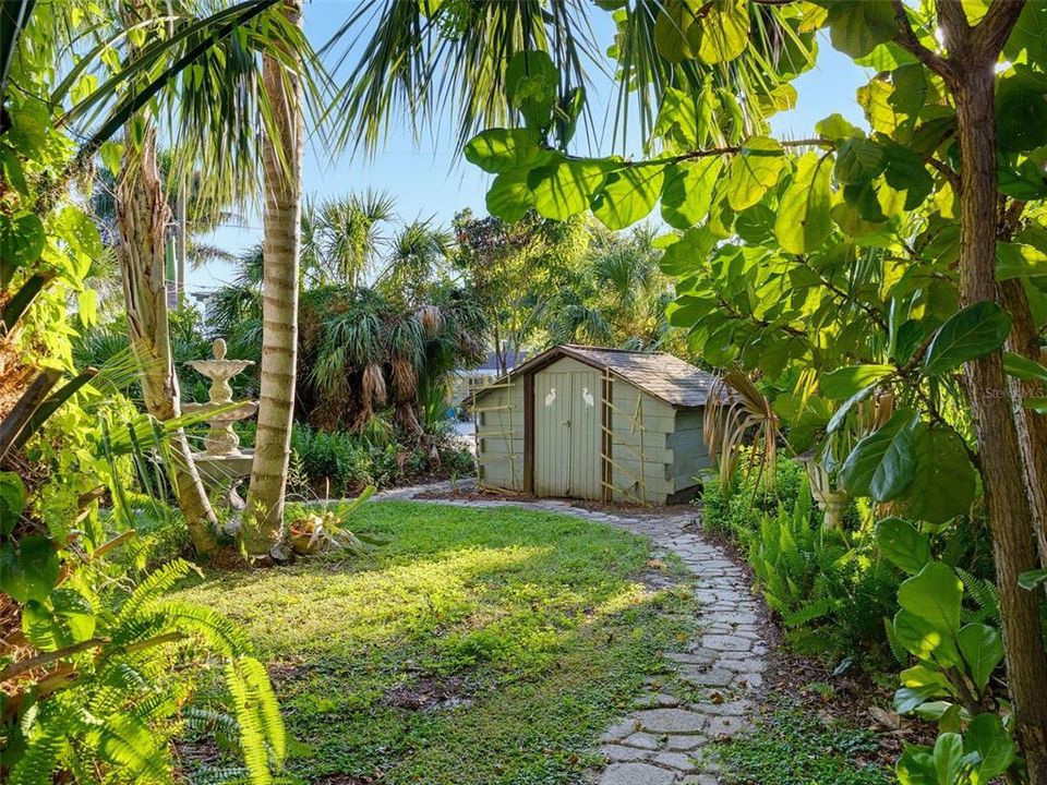For Sale: $320,000 (2 beds, 2 baths, 1748 Square Feet)