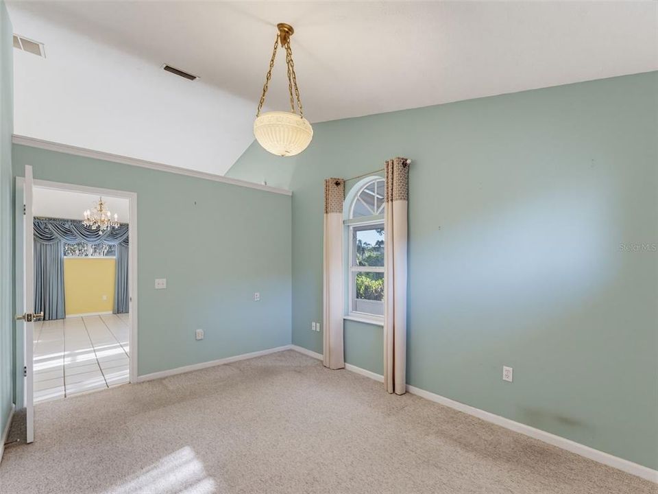For Sale: $320,000 (2 beds, 2 baths, 1748 Square Feet)