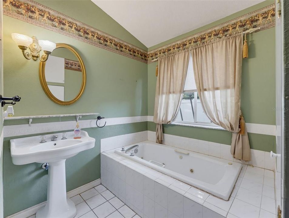 For Sale: $320,000 (2 beds, 2 baths, 1748 Square Feet)
