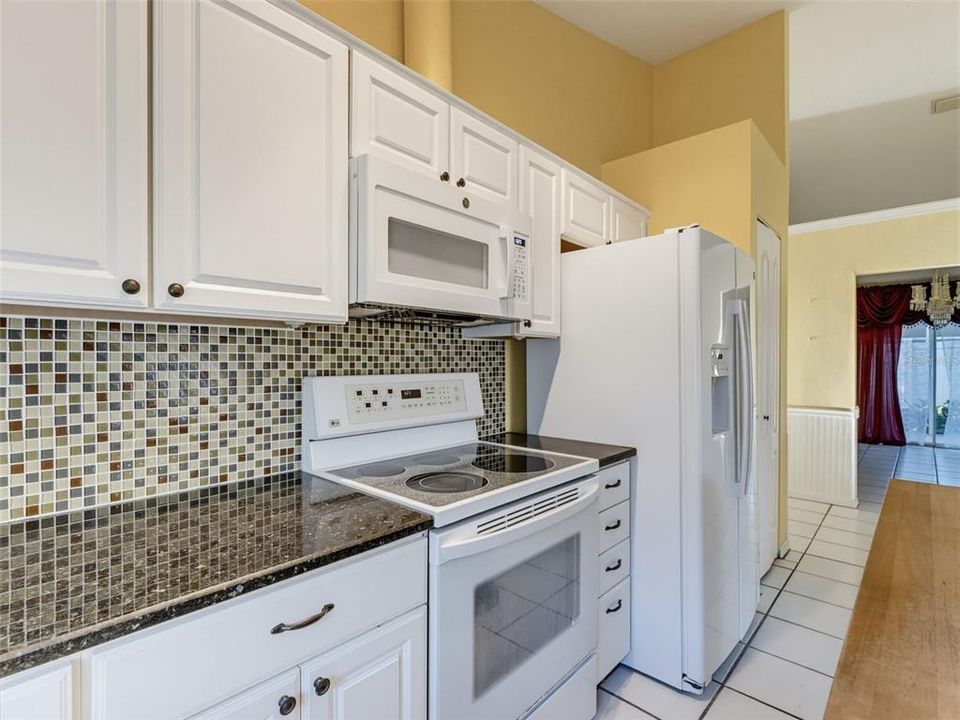 For Sale: $320,000 (2 beds, 2 baths, 1748 Square Feet)