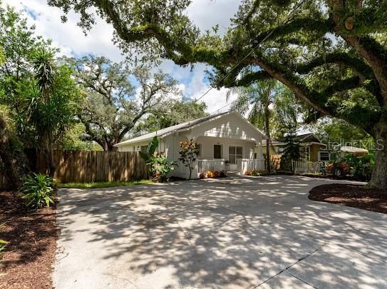 For Sale: $379,900 (3 beds, 2 baths, 1200 Square Feet)