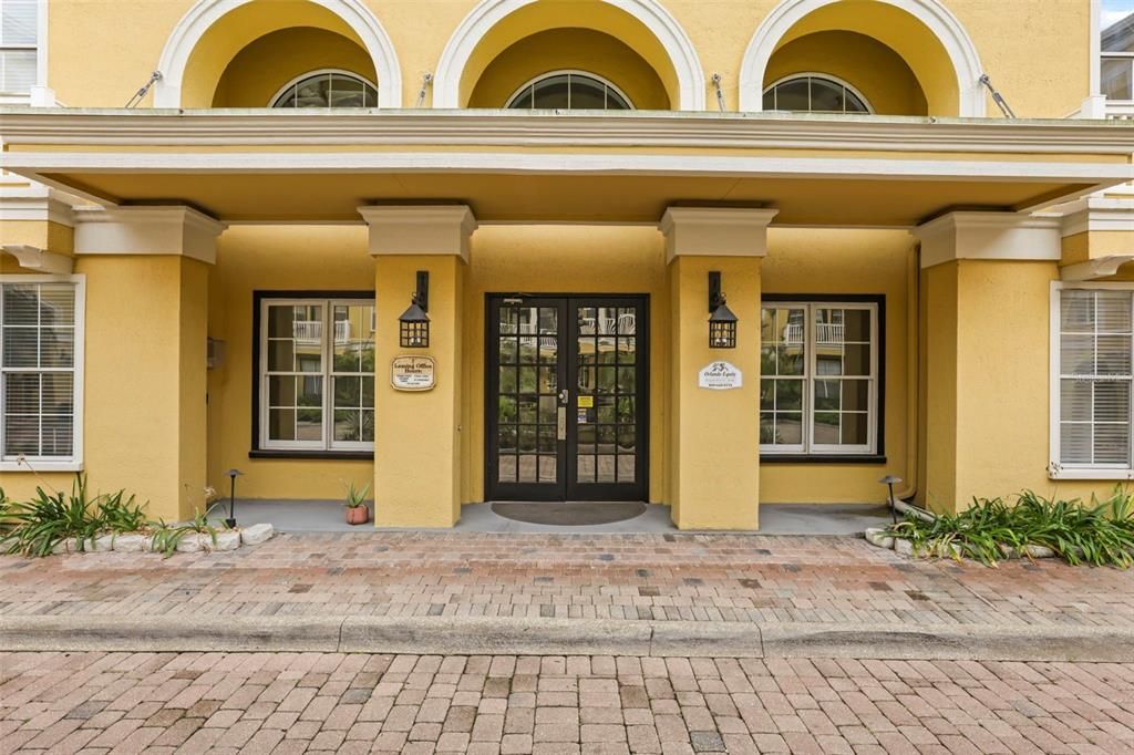 На продажу: $245,000 (2 спален, 2 ванн, 1070 Квадратных фут)