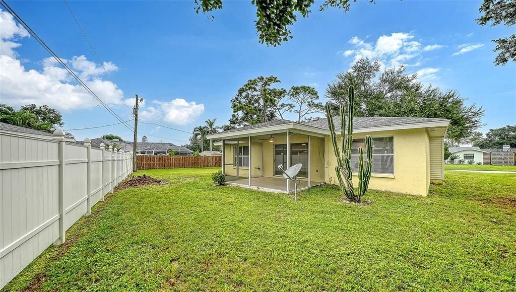 For Sale: $349,500 (3 beds, 2 baths, 1374 Square Feet)