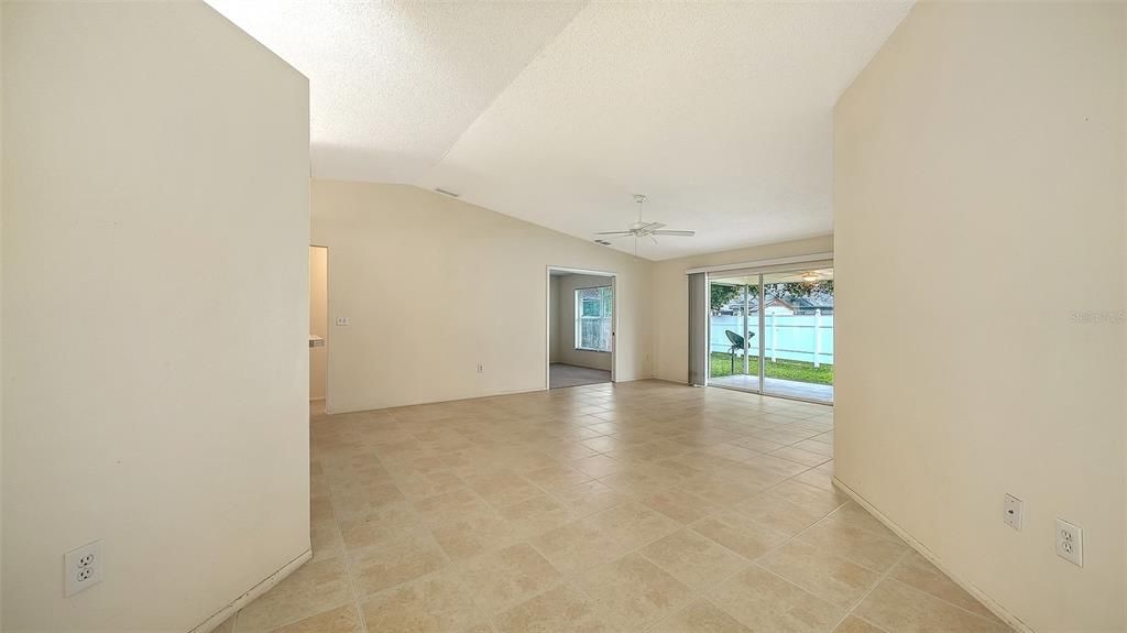 For Sale: $349,500 (3 beds, 2 baths, 1374 Square Feet)