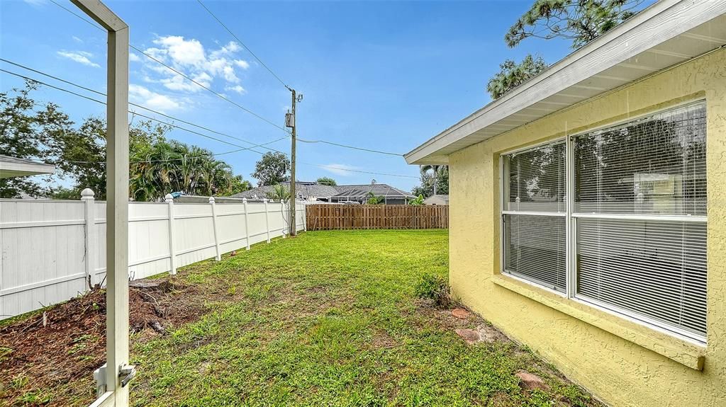 For Sale: $349,500 (3 beds, 2 baths, 1374 Square Feet)