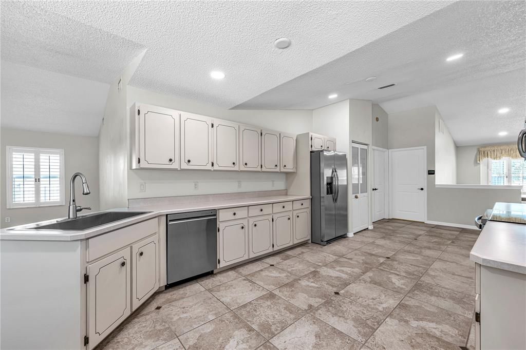 For Sale: $575,000 (3 beds, 2 baths, 2606 Square Feet)