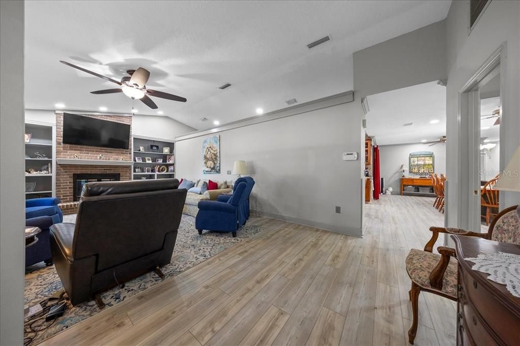 En Venta: $749,000 (5 camas, 3 baños, 3060 Pies cuadrados)