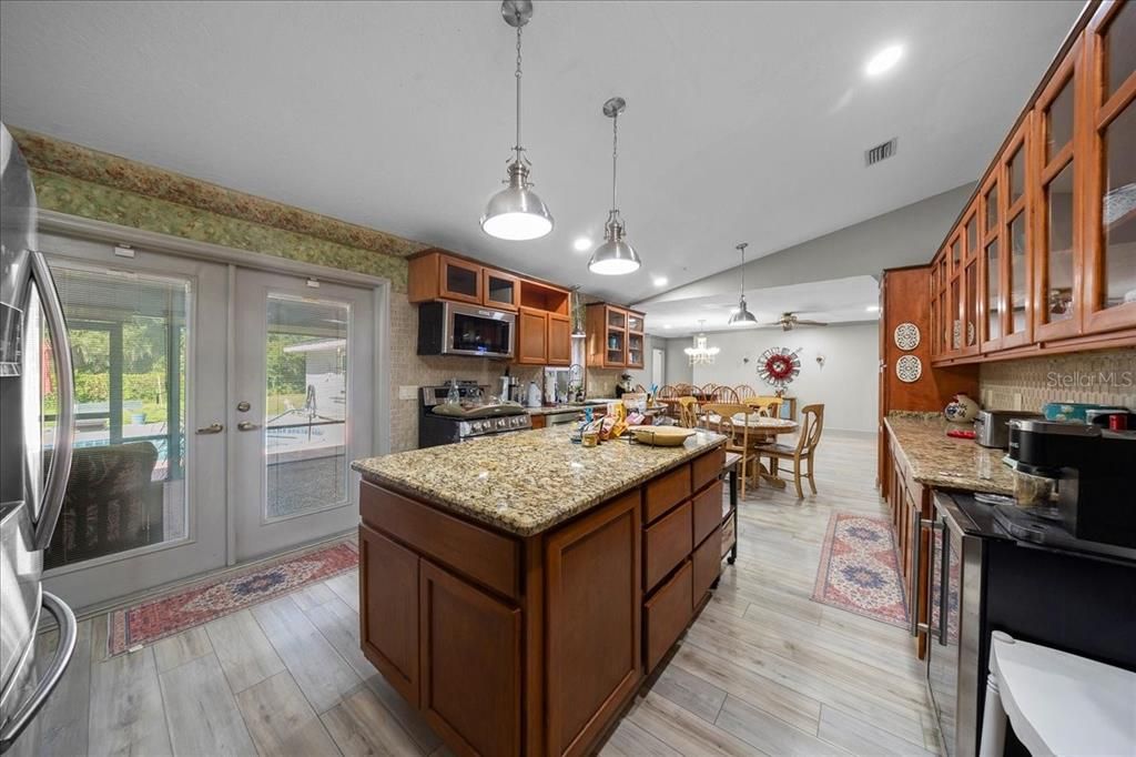 En Venta: $749,000 (5 camas, 3 baños, 3060 Pies cuadrados)