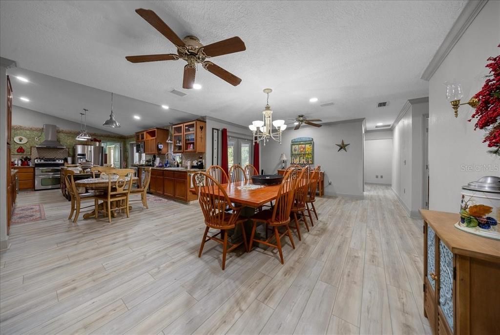 En Venta: $749,000 (5 camas, 3 baños, 3060 Pies cuadrados)