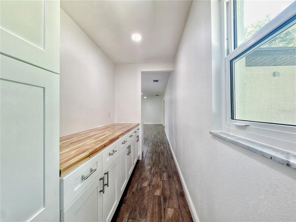 Activo con contrato: $289,000 (4 camas, 2 baños, 1712 Pies cuadrados)