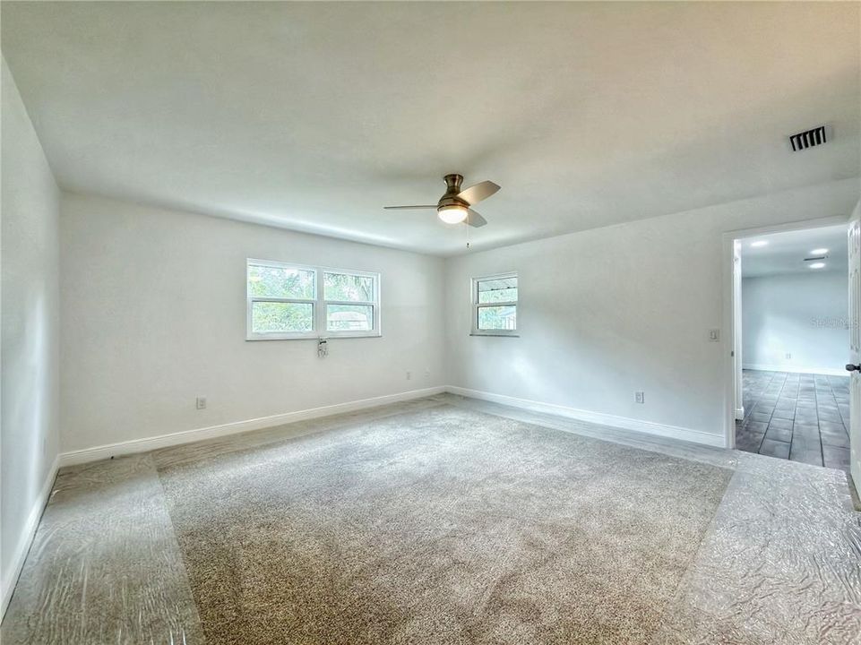 Activo con contrato: $289,000 (4 camas, 2 baños, 1712 Pies cuadrados)