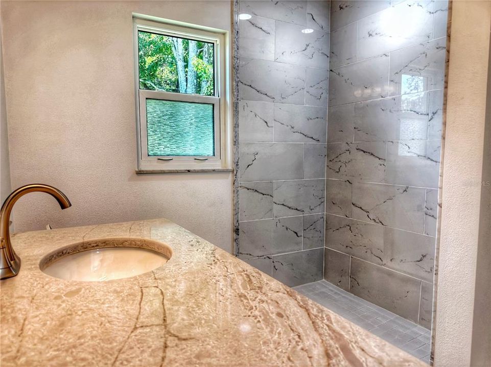 Activo con contrato: $289,000 (4 camas, 2 baños, 1712 Pies cuadrados)