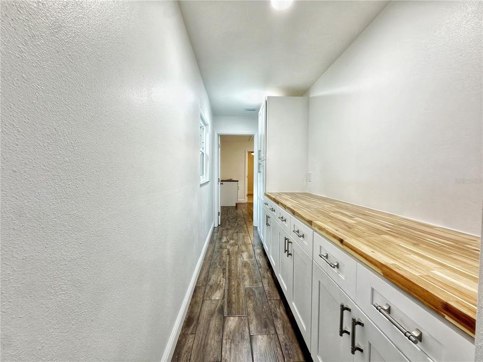 Activo con contrato: $289,000 (4 camas, 2 baños, 1712 Pies cuadrados)