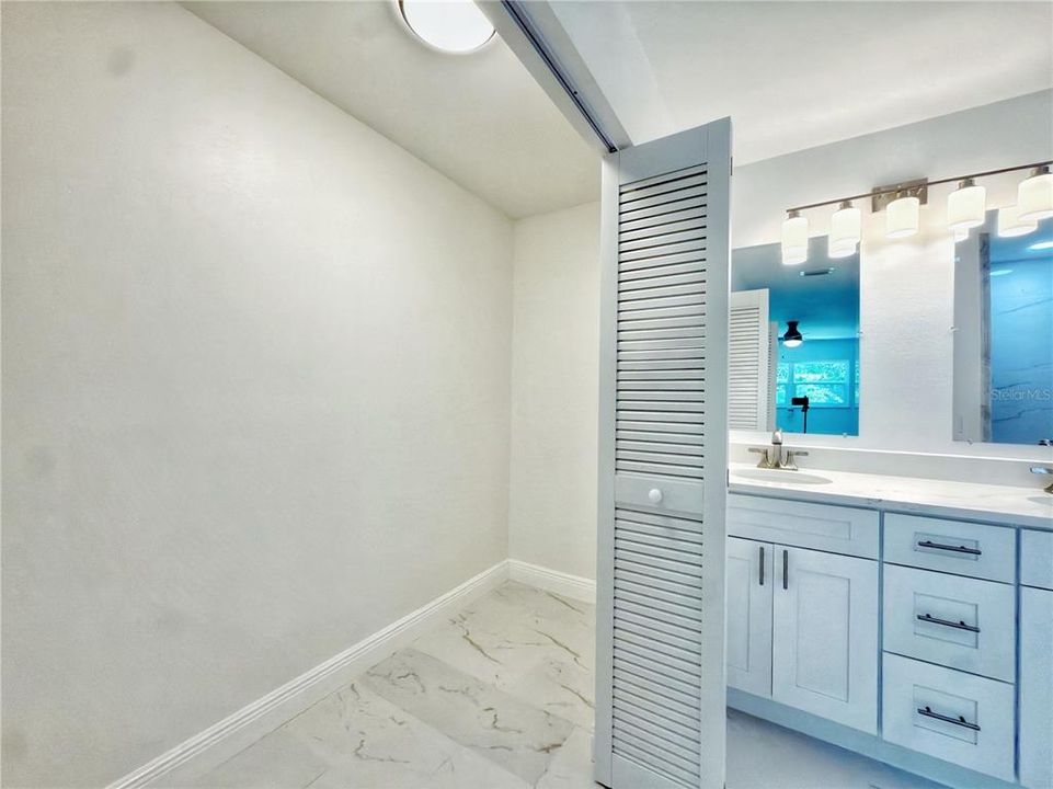Activo con contrato: $289,000 (4 camas, 2 baños, 1712 Pies cuadrados)