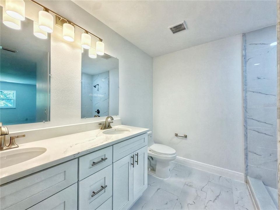 Activo con contrato: $289,000 (4 camas, 2 baños, 1712 Pies cuadrados)