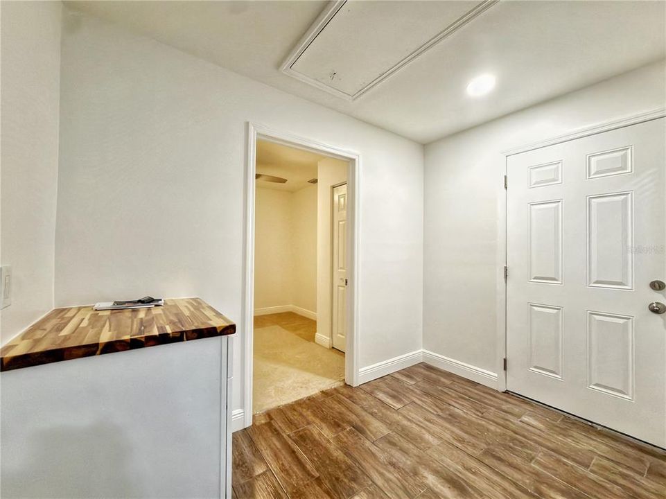 Activo con contrato: $289,000 (4 camas, 2 baños, 1712 Pies cuadrados)