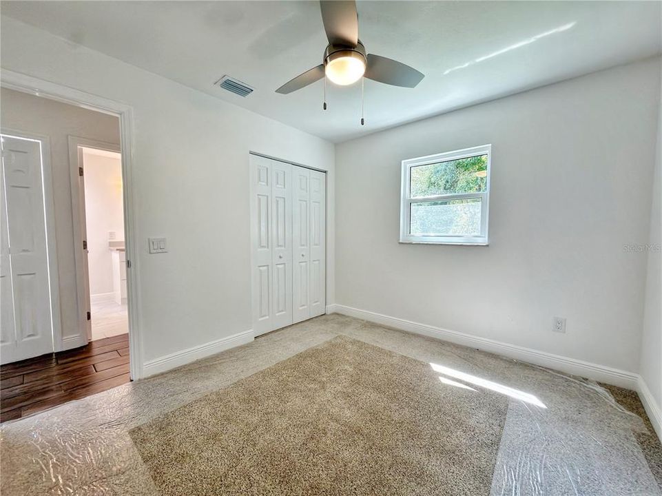 Activo con contrato: $289,000 (4 camas, 2 baños, 1712 Pies cuadrados)