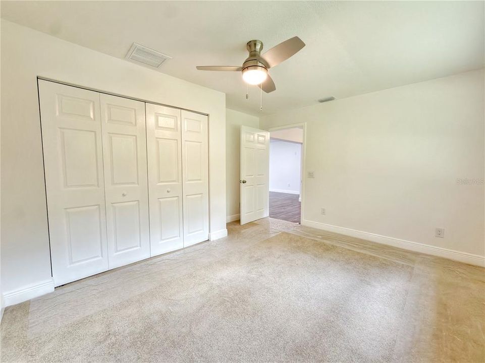 Activo con contrato: $289,000 (4 camas, 2 baños, 1712 Pies cuadrados)