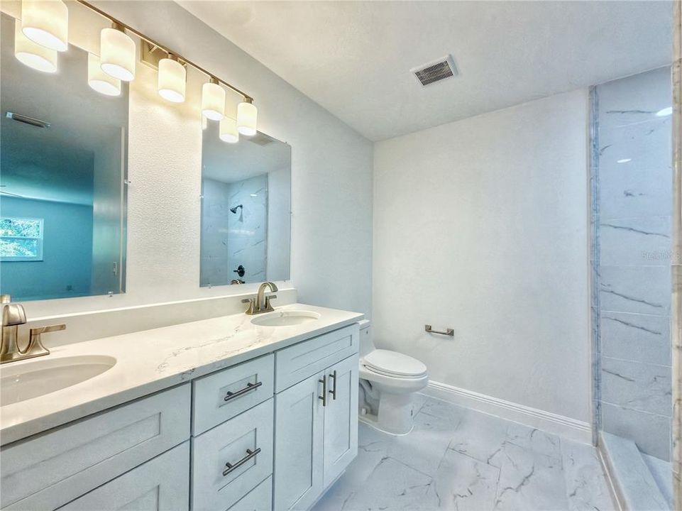 Activo con contrato: $289,000 (4 camas, 2 baños, 1712 Pies cuadrados)