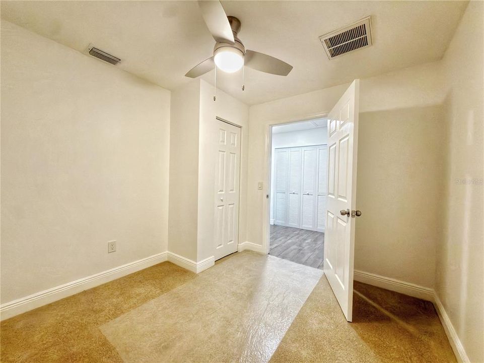 Activo con contrato: $289,000 (4 camas, 2 baños, 1712 Pies cuadrados)