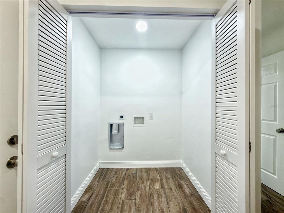 Activo con contrato: $289,000 (4 camas, 2 baños, 1712 Pies cuadrados)