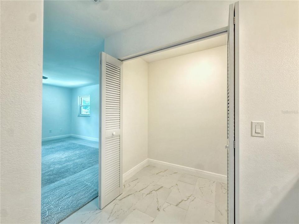 Activo con contrato: $289,000 (4 camas, 2 baños, 1712 Pies cuadrados)