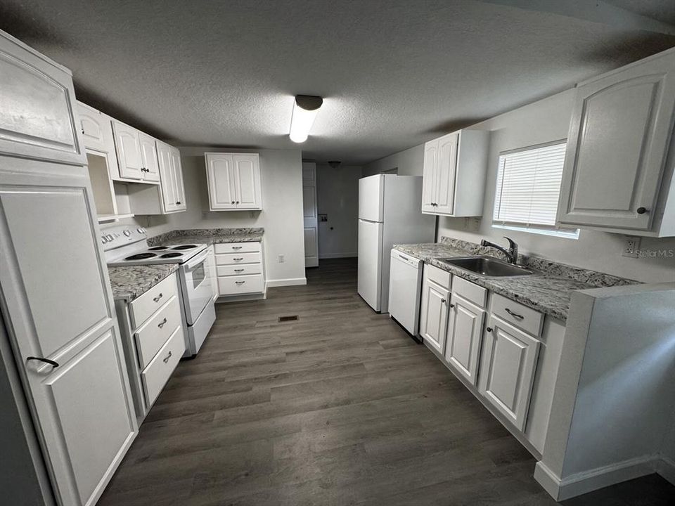 В аренду: $1,600 (4 спален, 2 ванн, 1650 Квадратных фут)
