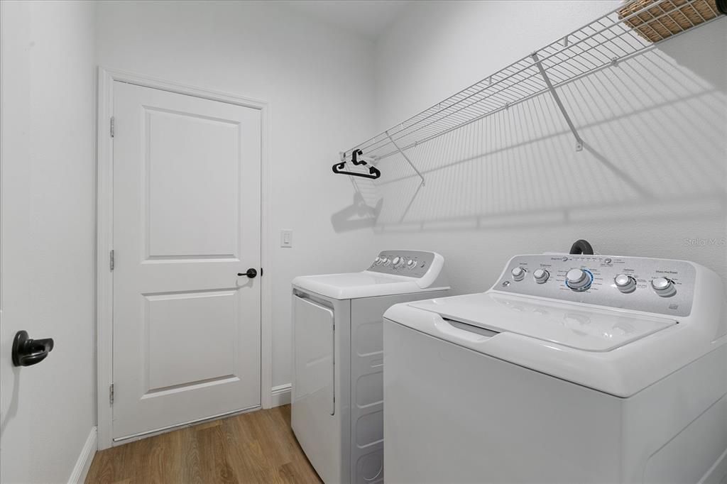 En Venta: $365,000 (4 camas, 2 baños, 1636 Pies cuadrados)