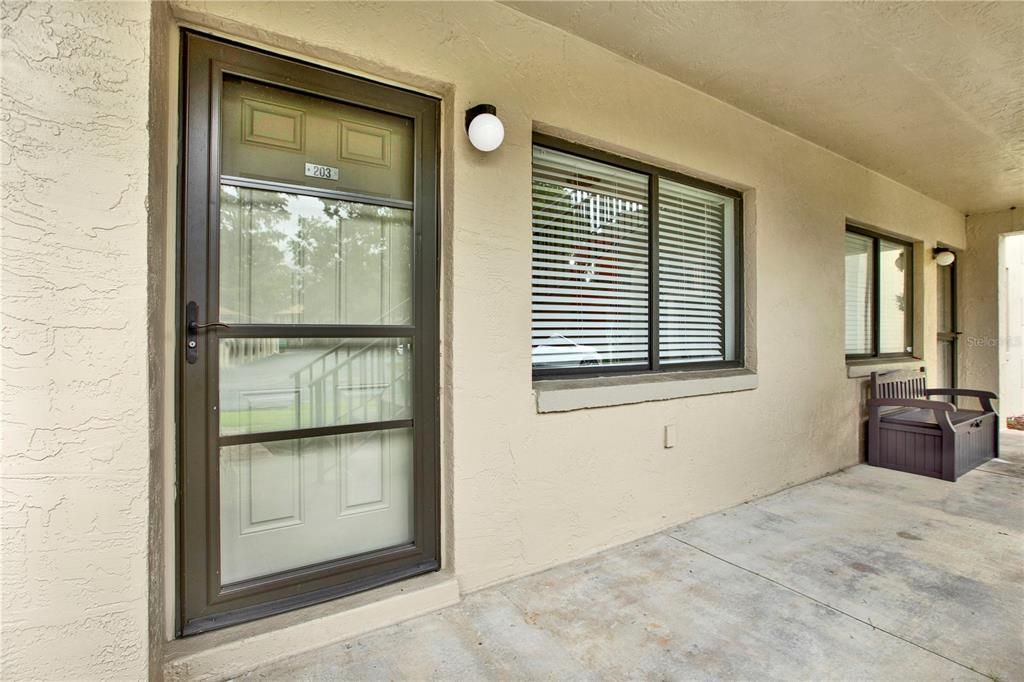 For Sale: $141,900 (2 beds, 1 baths, 864 Square Feet)