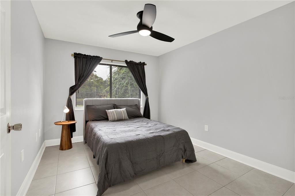 For Sale: $141,900 (2 beds, 1 baths, 864 Square Feet)