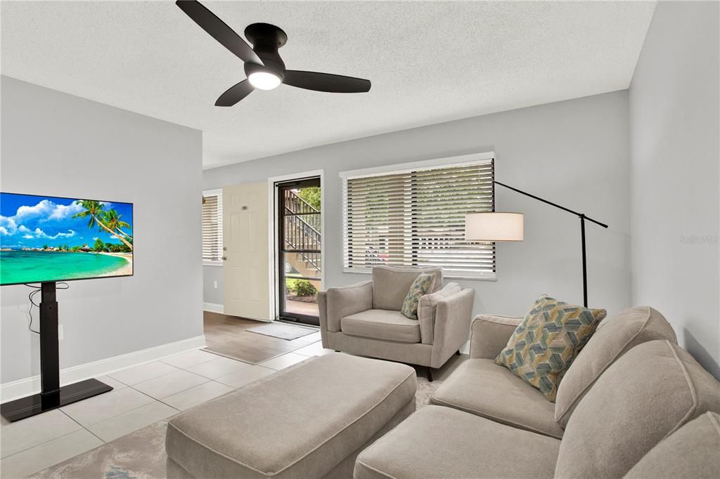 For Sale: $141,900 (2 beds, 1 baths, 864 Square Feet)