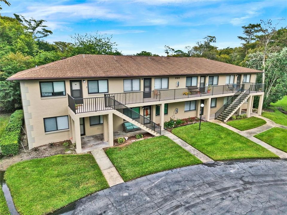 For Sale: $141,900 (2 beds, 1 baths, 864 Square Feet)