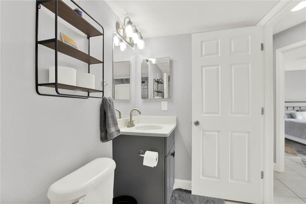 For Sale: $141,900 (2 beds, 1 baths, 864 Square Feet)
