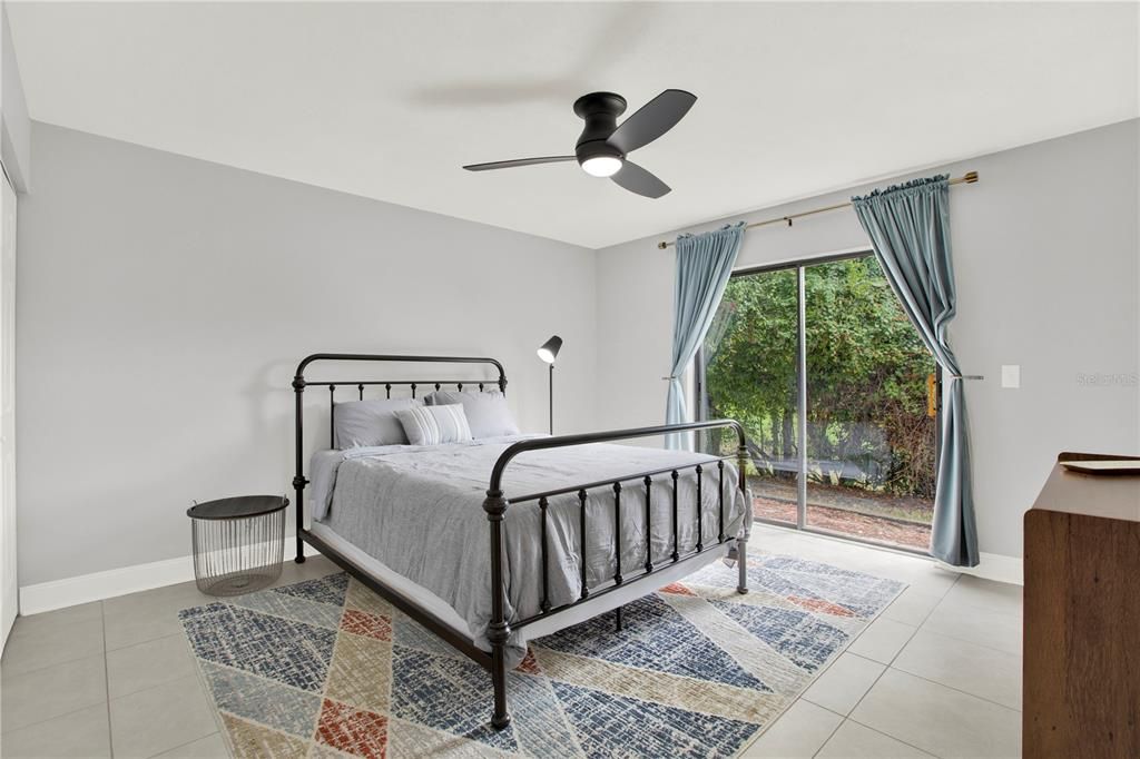 For Sale: $141,900 (2 beds, 1 baths, 864 Square Feet)