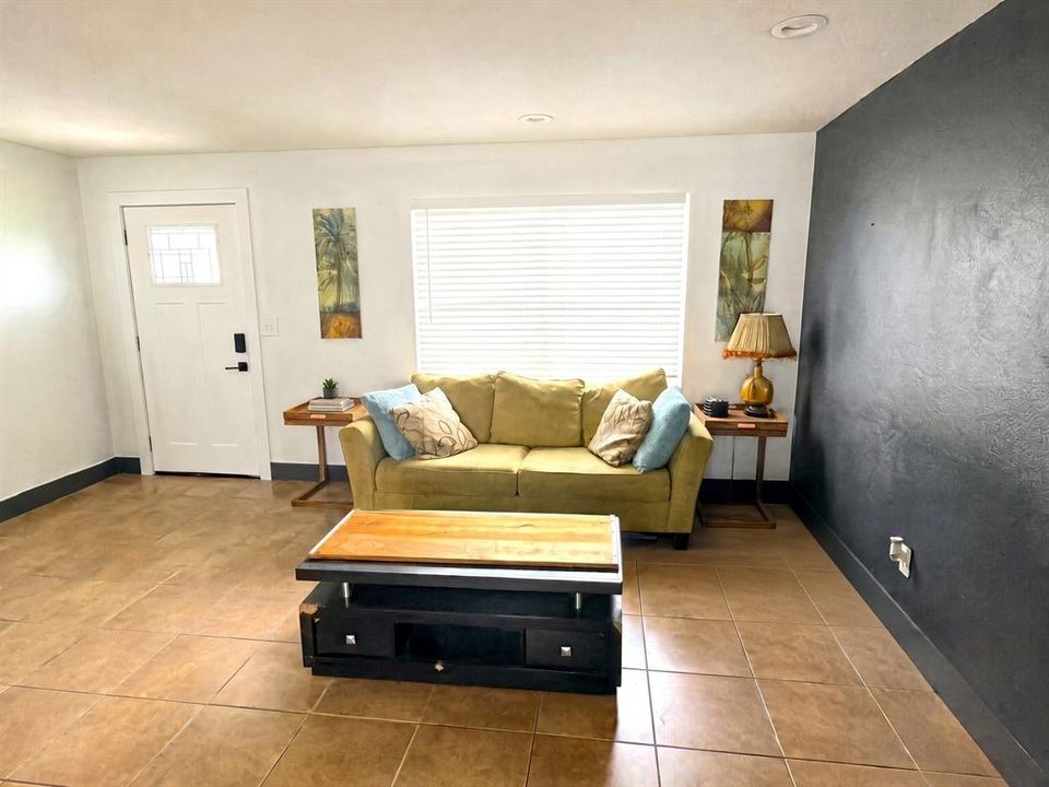 For Sale: $450,000 (2 beds, 2 baths, 1026 Square Feet)