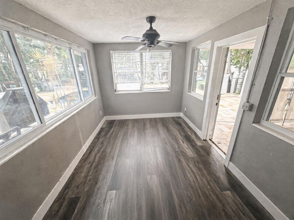 For Sale: $450,000 (2 beds, 2 baths, 1026 Square Feet)