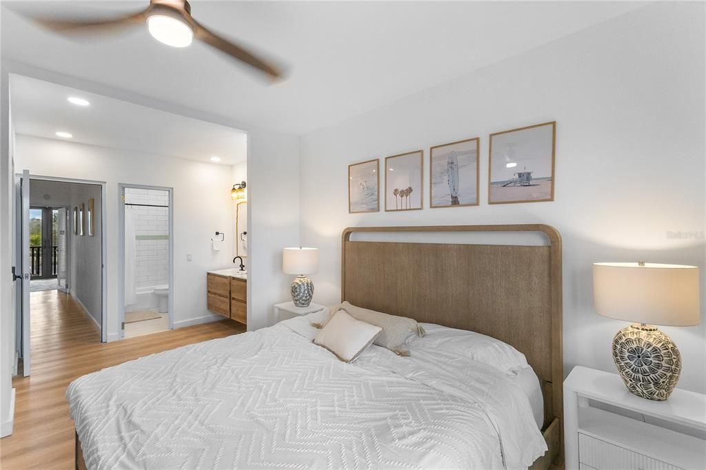 En Venta: $685,000 (3 camas, 3 baños, 1630 Pies cuadrados)