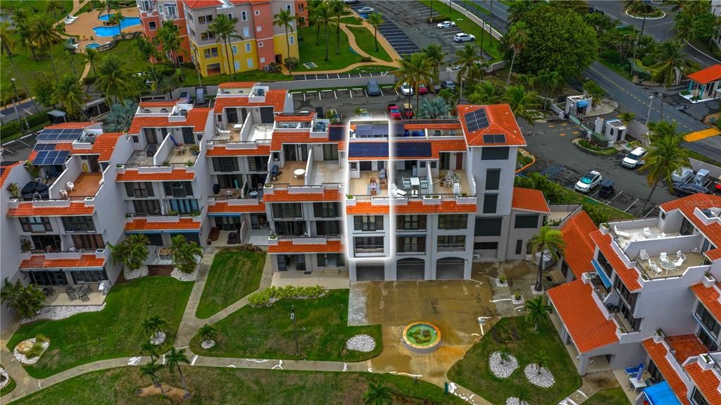 En Venta: $685,000 (3 camas, 3 baños, 1630 Pies cuadrados)
