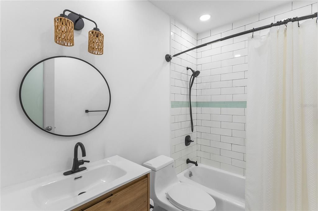 En Venta: $685,000 (3 camas, 3 baños, 1630 Pies cuadrados)