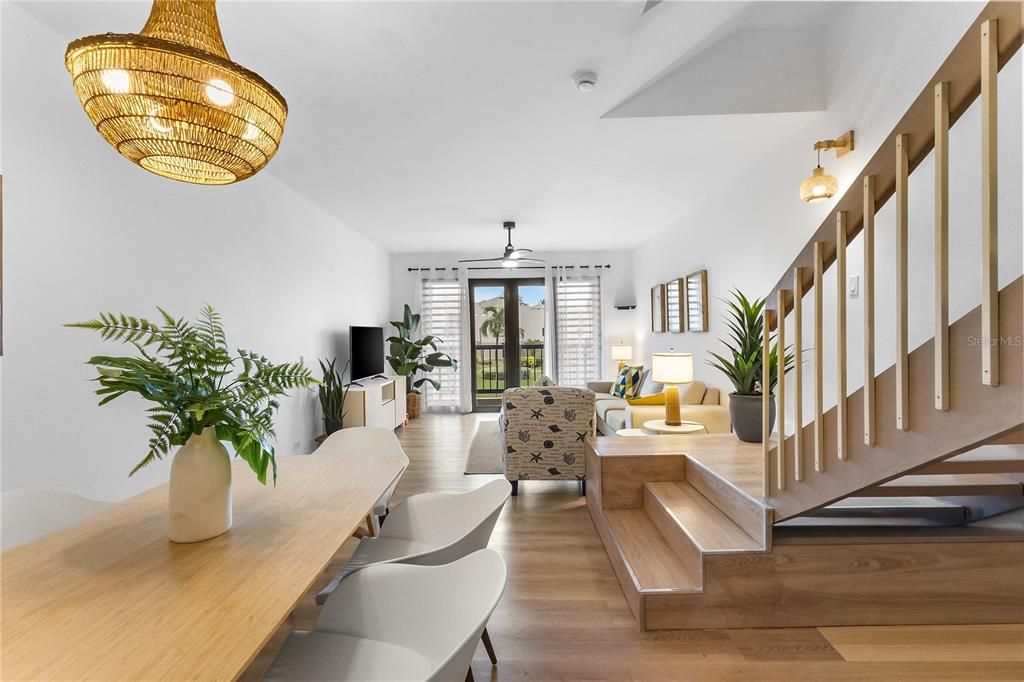 En Venta: $685,000 (3 camas, 3 baños, 1630 Pies cuadrados)
