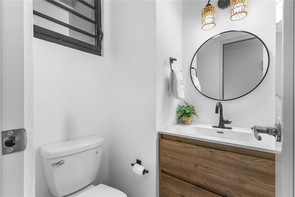 En Venta: $685,000 (3 camas, 3 baños, 1630 Pies cuadrados)