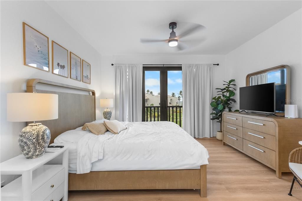 En Venta: $685,000 (3 camas, 3 baños, 1630 Pies cuadrados)