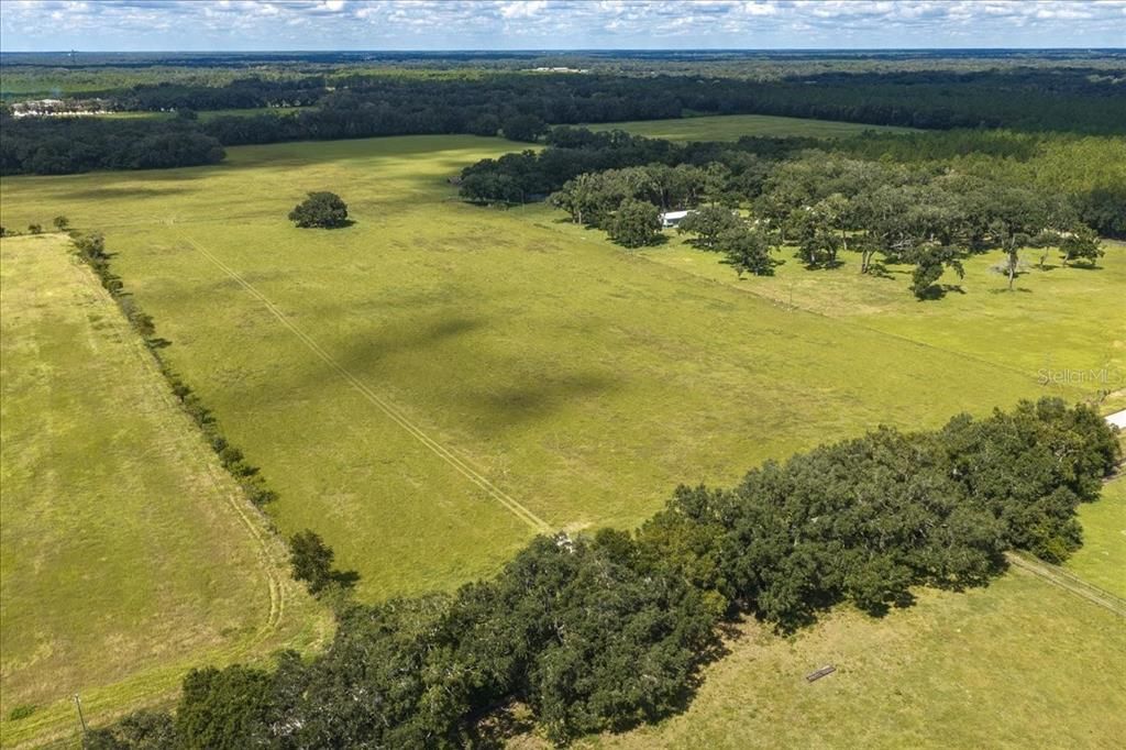 待售: $1,600,000 (82.22 acres)